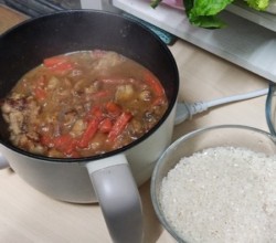 极简电饭煲版鸡肉抓饭的做法 步骤3