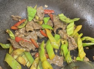 家常小炒牛肉（嫩滑爆赞）的做法 步骤9