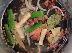 手工猪肉白菜水饺-含万能料油和通用肉馅教程的做法 步骤2