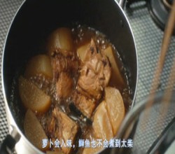 【昨何食】𫚕鱼炖萝卜的做法 步骤7