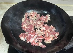 《昨日的美食》之猪肉咖喱配蒸蔬菜的做法 步骤5