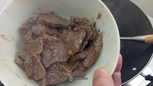 滑蛋牛肉，牛肉滑嫩，鸡蛋松软的做法 步骤6