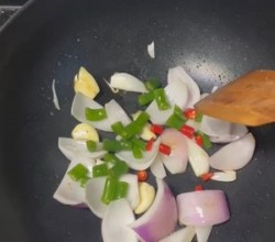 木耳豆皮鱼肉煲的做法 步骤4