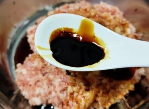 韭菜猪肉饺子(附擀皮和最简单的饺子包法)的做法 步骤5