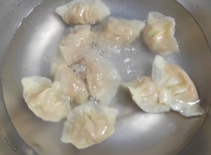 让人流口水的 莲藕猪肉饺子🥟的做法 步骤11