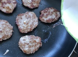 宝宝辅食 牛肉洋葱饼的做法 步骤4