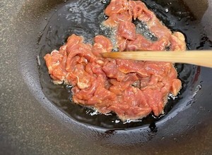 家常小炒牛肉（嫩滑爆赞）的做法 步骤4