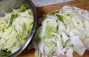 红烧猪肉罐头炖白菜🥬的做法 步骤4