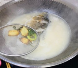 鱼加豆腐最补钙，春天长高高的做法 步骤7