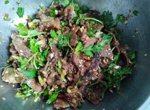 香菜拌牛肉的做法 步骤4