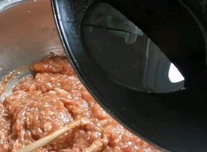 芹菜猪肉饺子的做法 步骤8