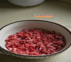 超级新鲜牛肉馅做的汉堡牛肉饼