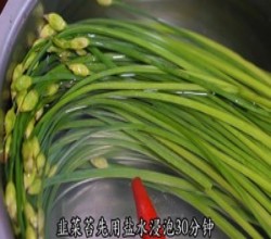 韭菜苔炒鲜鱿鱼