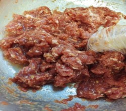 牛肉芹菜馅饺子的做法 步骤8