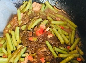 香懵了༄「豇豆猪肉炖粉条」༄的做法 步骤11