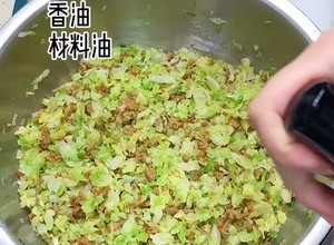 圆白菜猪肉蒸饺（烫面蒸饺）的做法 步骤5