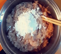 【阿城的玉米鸡肉煎饼】的做法 步骤4