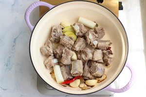 啤酒烧排骨【7月北鼎珐琅铸铁锅食谱】的做法 步骤5