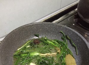 自制：广东茂名特色小吃沙煲粉的辣鸡