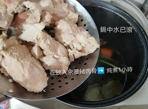 日式味噌炖煮豬肉骨的做法 步骤5