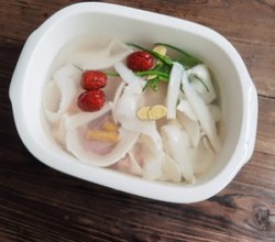 鲜甜鲍鱼椰子鸡汤【3月北鼎蒸炖锅食谱】的做法 步骤4