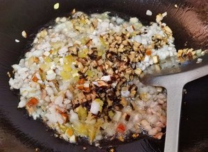 湖北风味小吃：过早豆皮的做法 步骤3