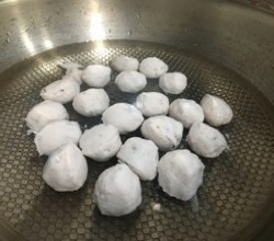 6⃣️自制黑鱼鱼丸，包心鱼丸的做法 步骤13