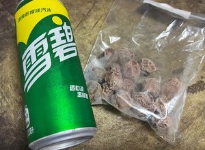 一嘬就脱骨的雪碧话梅小排的做法 步骤5