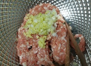 四季豆猪肉馅水饺的做法 步骤5