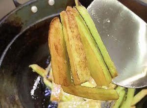 土豆烧茄子的做法 步骤3