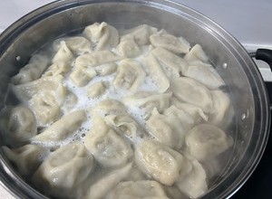 鲜美多汁的萝卜猪肉水饺的做法 步骤16