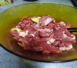 超简版！夜宵、下酒良配！最好吃的香辣牙签牛肉