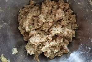 东北玉米面菜团子（猪肉酸菜馅）的做法 步骤5