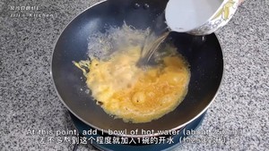 金沙豆腐虾仁/咸蛋黄豆腐虾仁的做法 步骤13