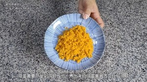 金沙豆腐虾仁/咸蛋黄豆腐虾仁的做法 步骤4