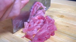 简单家常菜“豆腐丝炒肉丝”的做法 步骤2