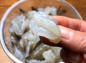 绝对不能错过！好吃到舔盘的椒盐大虾🦐的做法 步骤2