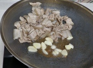 简单版本猪肉白菜炖粉条的做法 步骤5