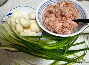 吃起来脆爽，香脆可口，好吃不腻，马蹄/荸荠猪肉馅水饺