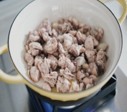 泰式咖喱鸡肉炖土豆萝卜【1月北鼎珐琅锅食谱】的做法 步骤3