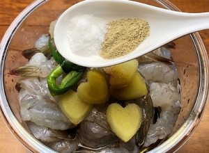 绝对不能错过！好吃到舔盘的椒盐大虾🦐的做法 步骤5