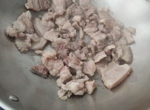 东北名菜白菜猪肉炖粉条的做法 步骤2