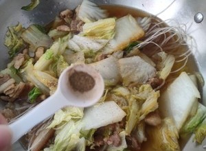 东北名菜白菜猪肉炖粉条的做法 步骤17