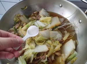 东北名菜白菜猪肉炖粉条的做法 步骤16