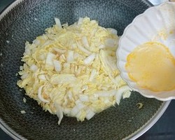 咸蛋黄虾皮白菜【美味下饭】的做法 步骤9