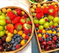 年夜饭 水果拼盘🍒赏心悦目🍓大盘实在😄👍看菜谱时收集的，存图的做法 步骤4