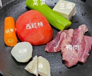 西红柿莴笋鸭肉丸