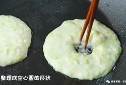 白菜鸡蛋夹心饼 宝宝辅食食谱的做法 步骤12