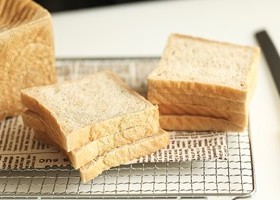 【有奖跟做】70%全麦吐司🍞（烫种➕波兰种）的做法 步骤37