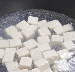 家庭版皮蛋拌豆腐～做法简单，营养丰富，清爽不油腻的做法 步骤9